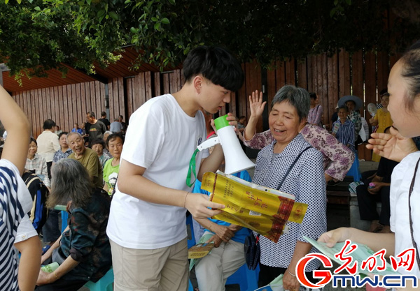 beat365在线唯一官网登录师生助力直播带货 江津柿子村2小时获赞8.4万